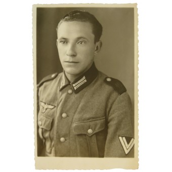 Portrait photo of obergefreiter from 40th artillery regiment. Espenlaub militaria